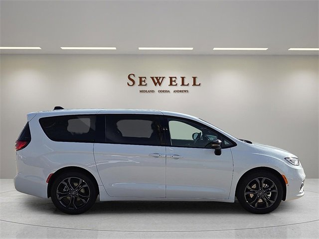 New 2026 Chrysler Pacifica Select image 5