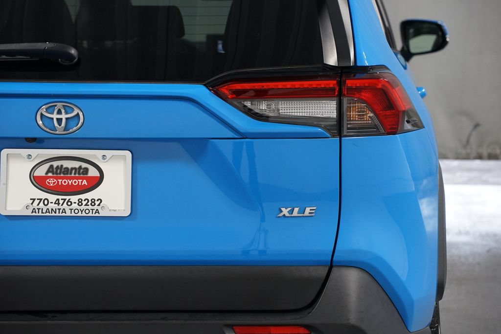 Used 2021 Toyota RAV4 XLE Premium FWD image 10