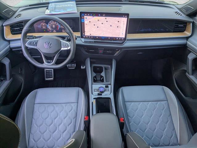 Used 2025 Volkswagen Tiguan SEL R-Line image 18