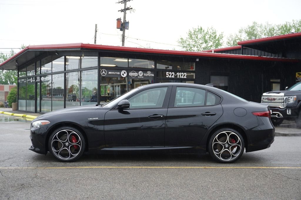 Used 2022 Alfa Romeo Giulia Veloce AWD/4WD image 4