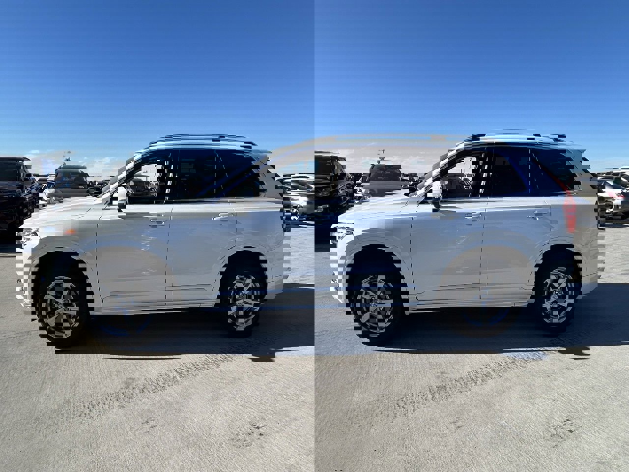 Used 2019 Volvo XC90 T5 Momentum w/ Multimedia Package image 6