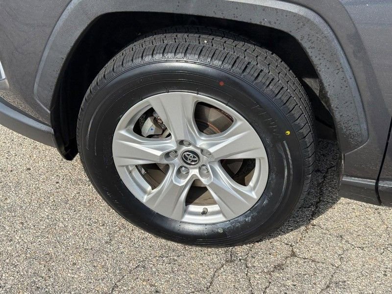 Used 2019 Toyota RAV4 XLE w/ Convenience Package image 9