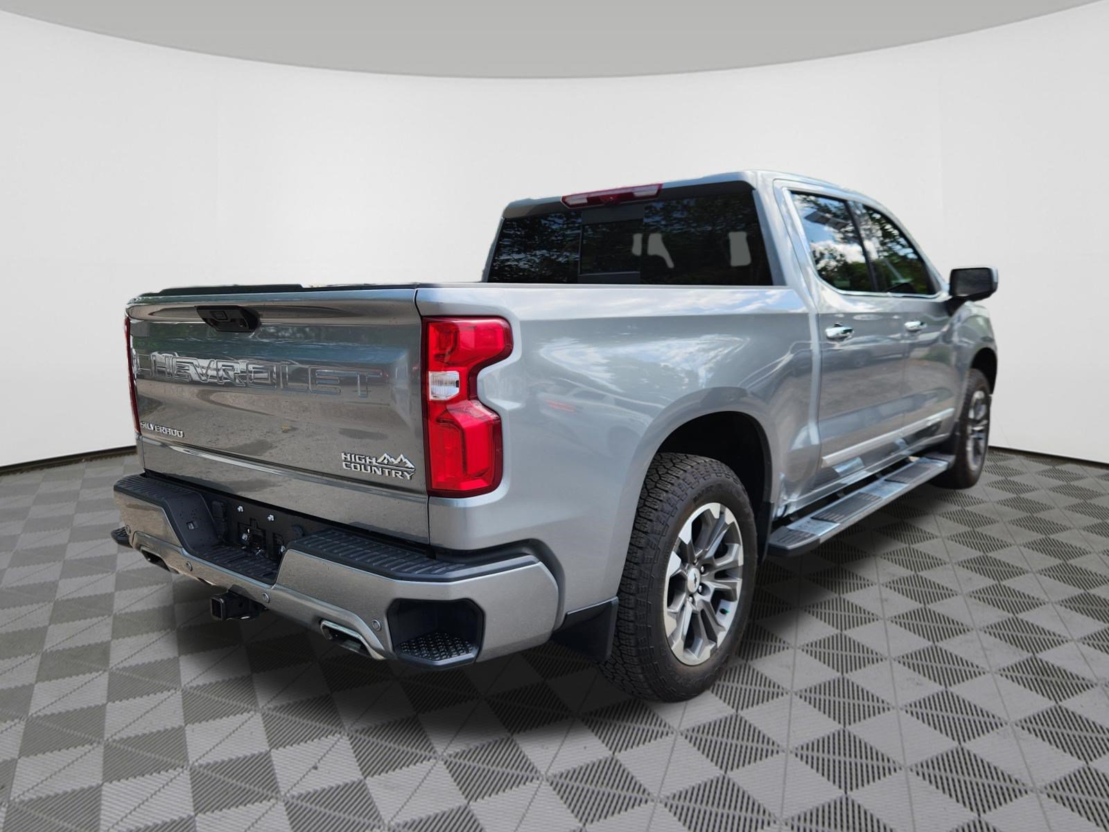 Used 2024 Chevrolet Silverado 1500 High Country w/ Technology Package AWD/4WD image 4
