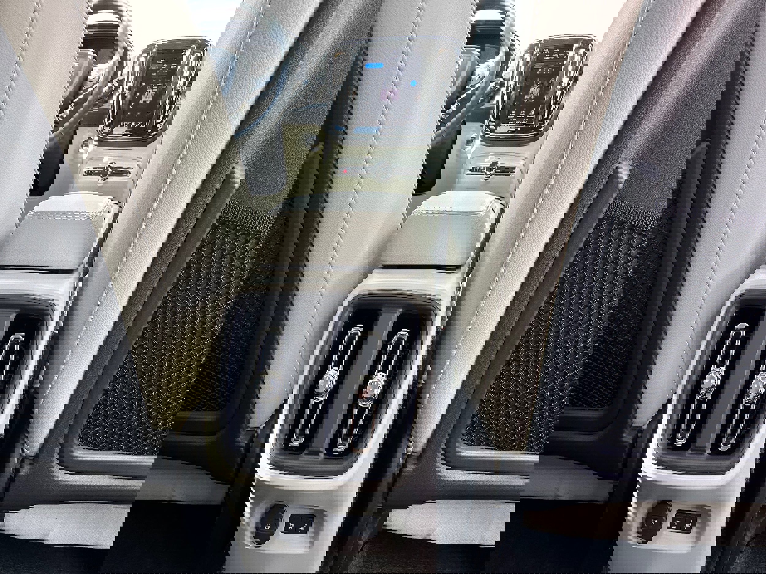 New 2026 Volvo XC40 B5 Plus w/ Protection Package Premier image 11