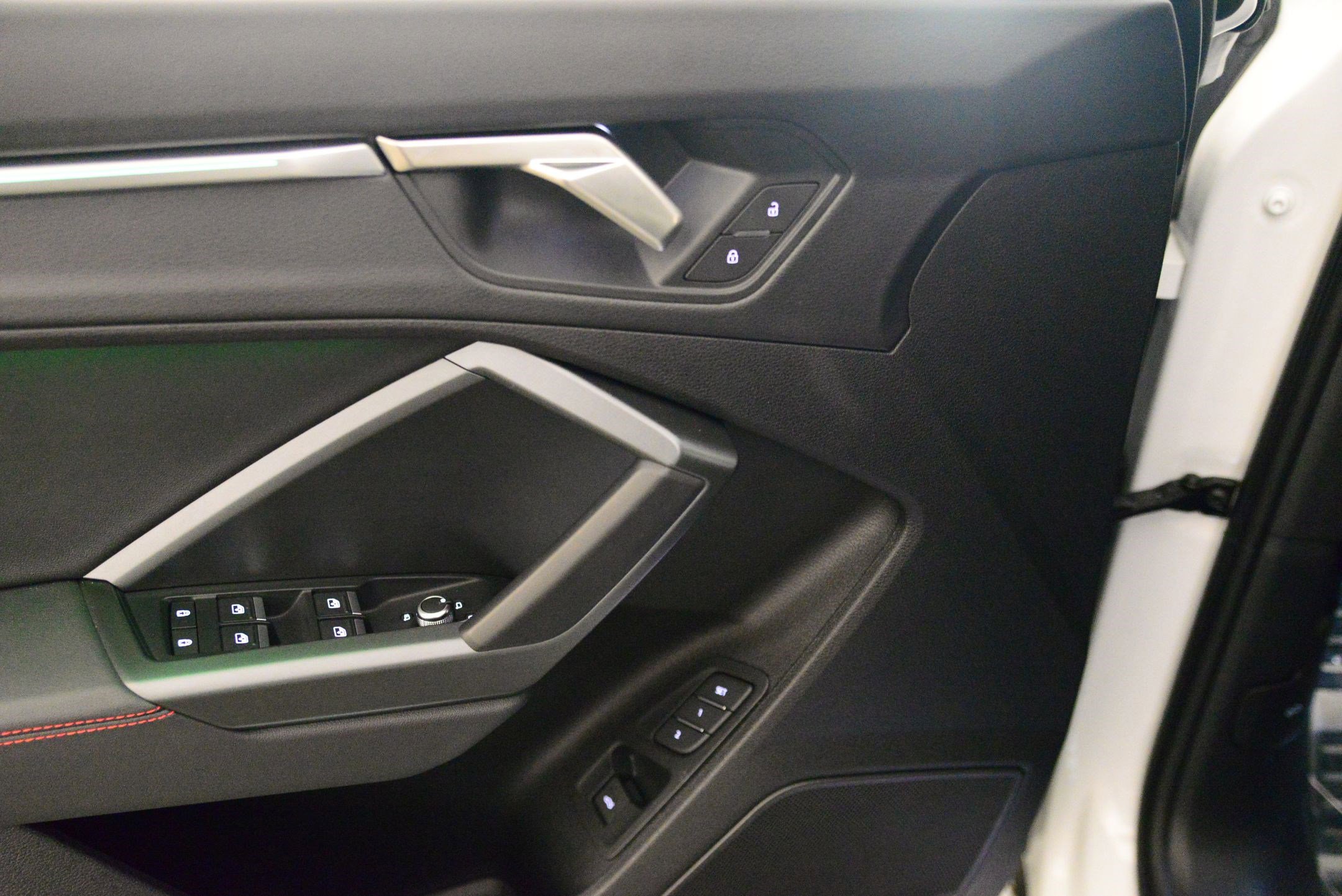 Certified 2025 Audi Q3 2.0T Premium Plus w/ Premium Plus Package image 9