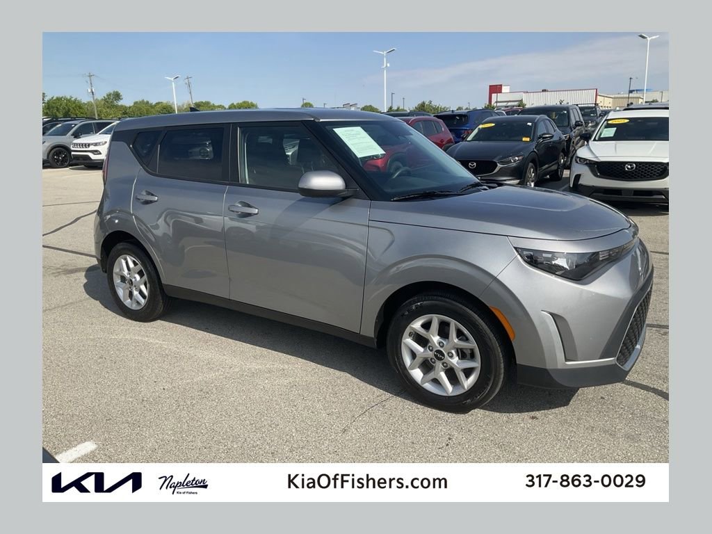 Used 2025 Kia Soul LX FWD image 1