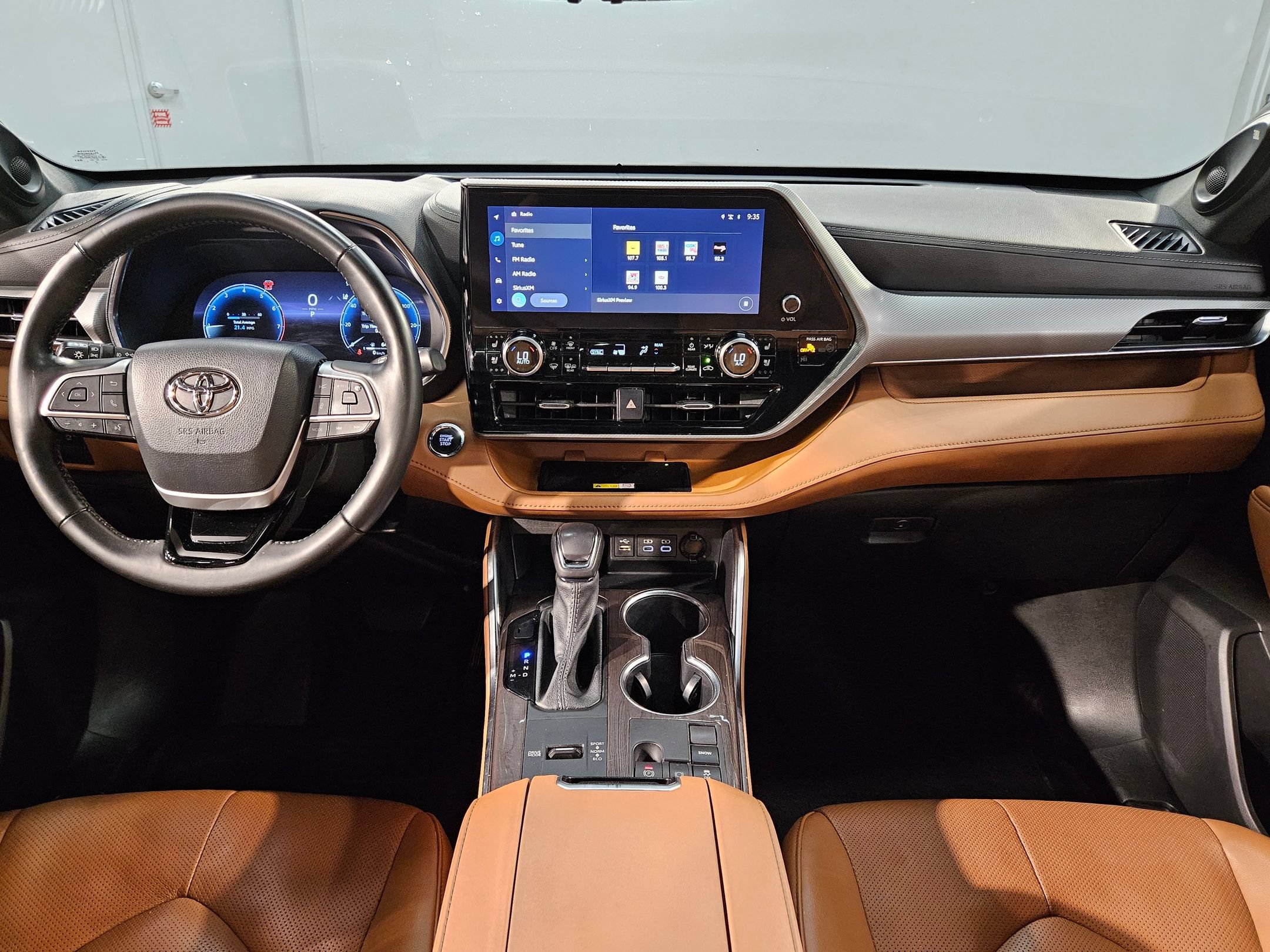 Used 2023 Toyota Highlander Platinum FWD image 10