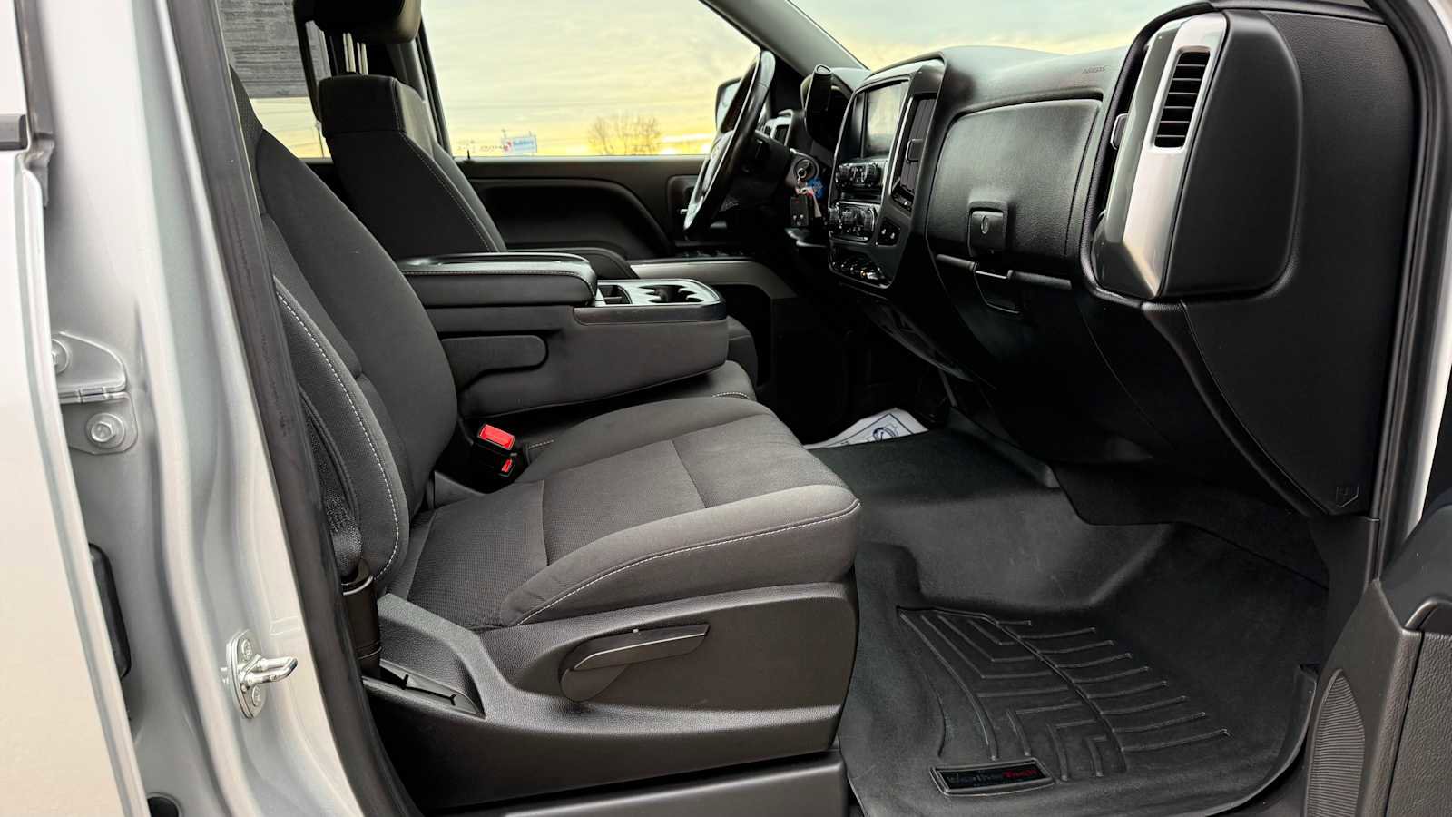 Used 2018 Chevrolet Silverado 1500 LT w/ All Star Edition image 11