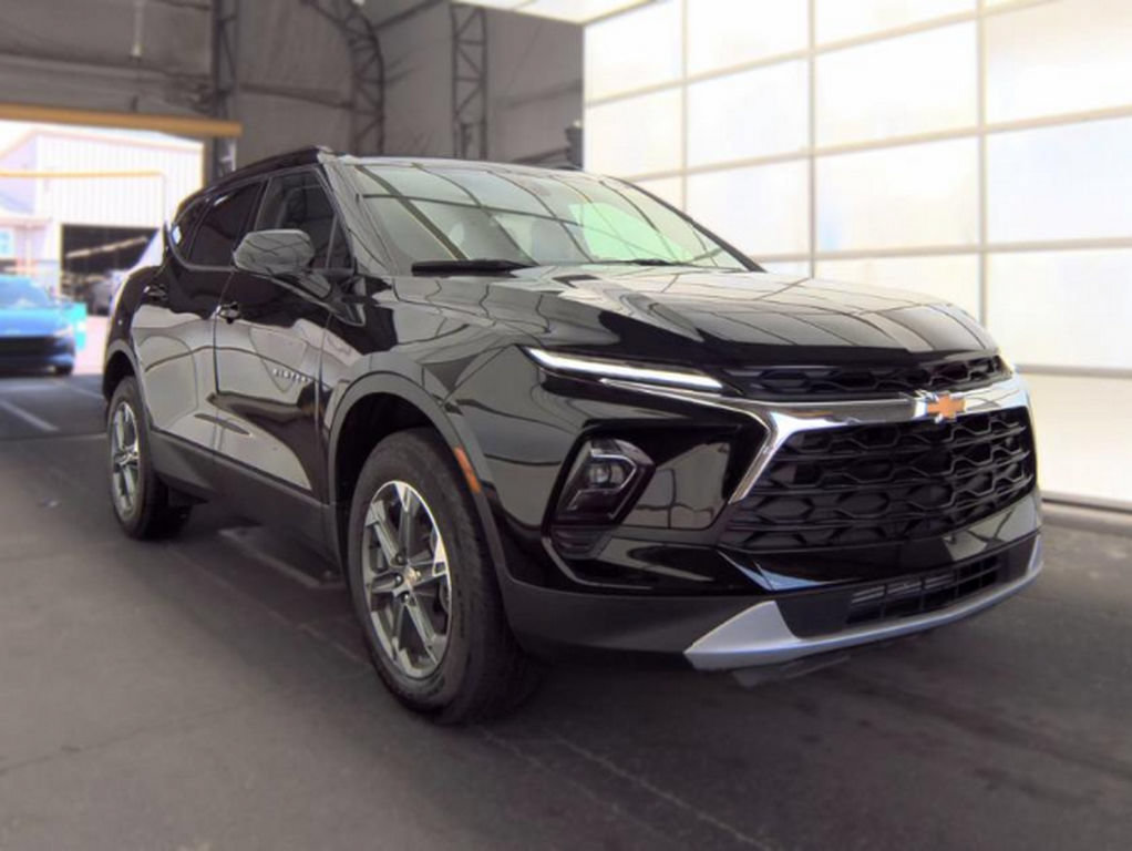 Used 2024 Chevrolet Blazer LT w/ Convenience Package FWD image 4