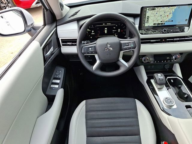 New 2025 Mitsubishi Outlander SE image 8