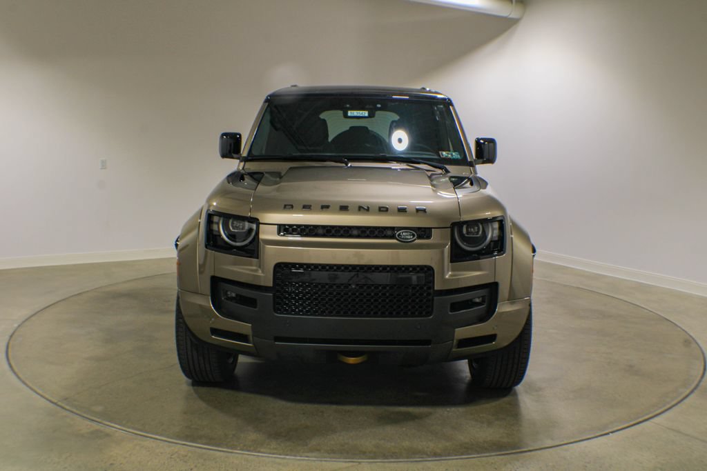 New 2026 Land Rover Defender 110 AWD/4WD image 9