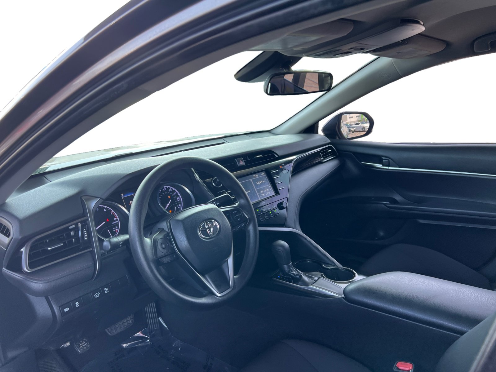 Used 2020 Toyota Camry LE image 9