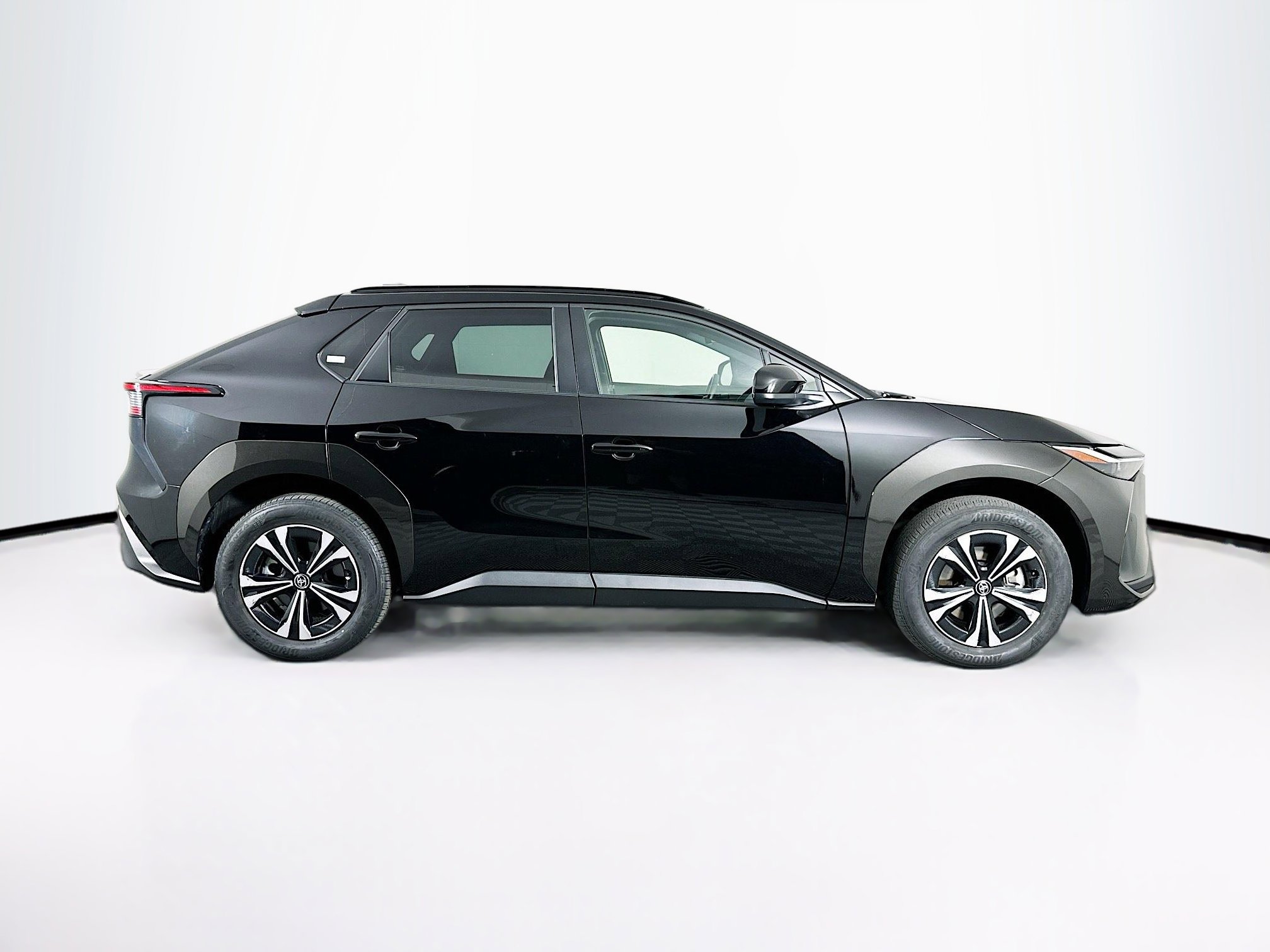 Used 2023 Toyota bZ4X XLE w/ Weather Package AWD/4WD image 10