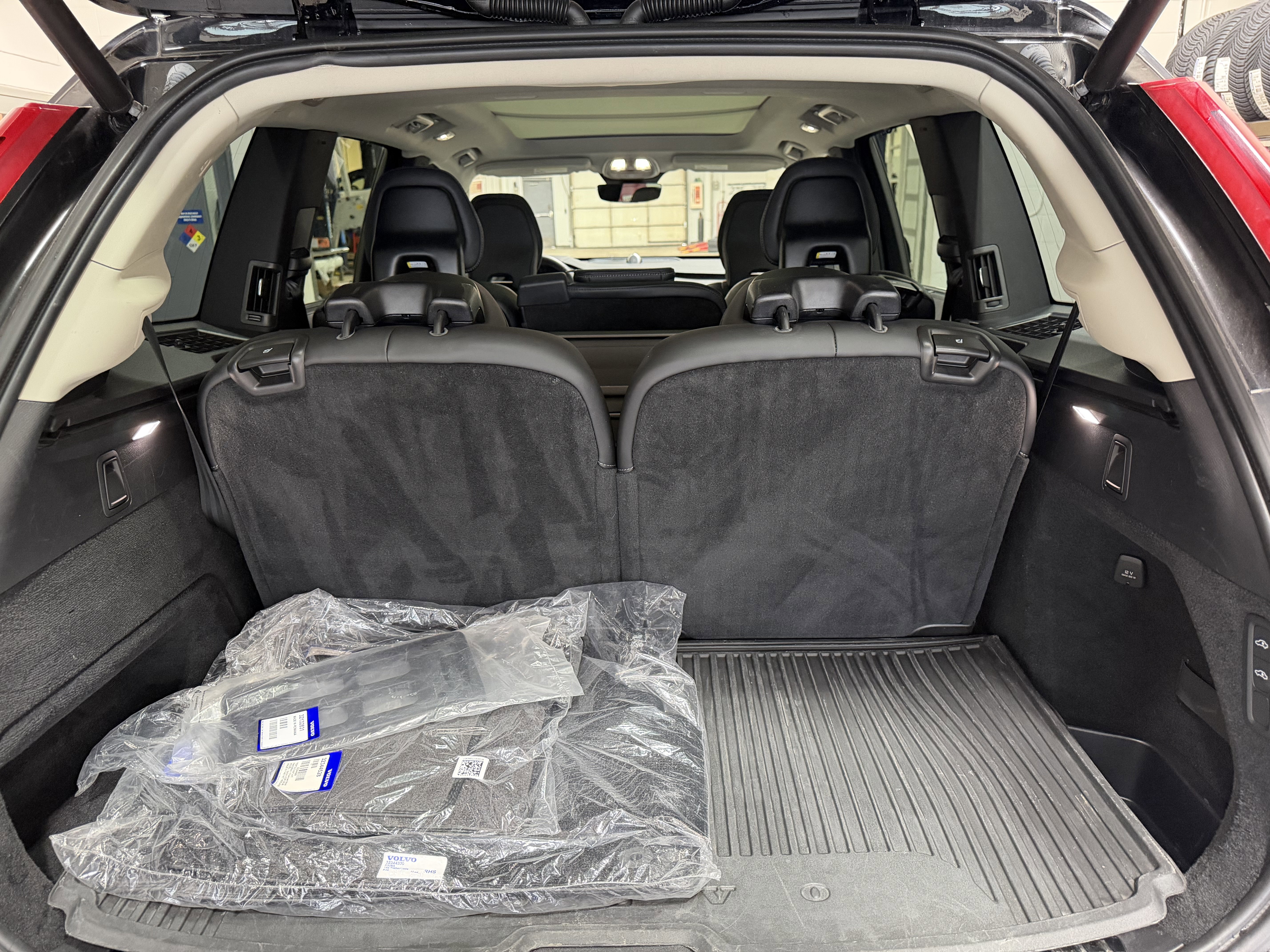 Used 2023 Volvo XC90 B6 Ultimate w/ Protection Package image 31