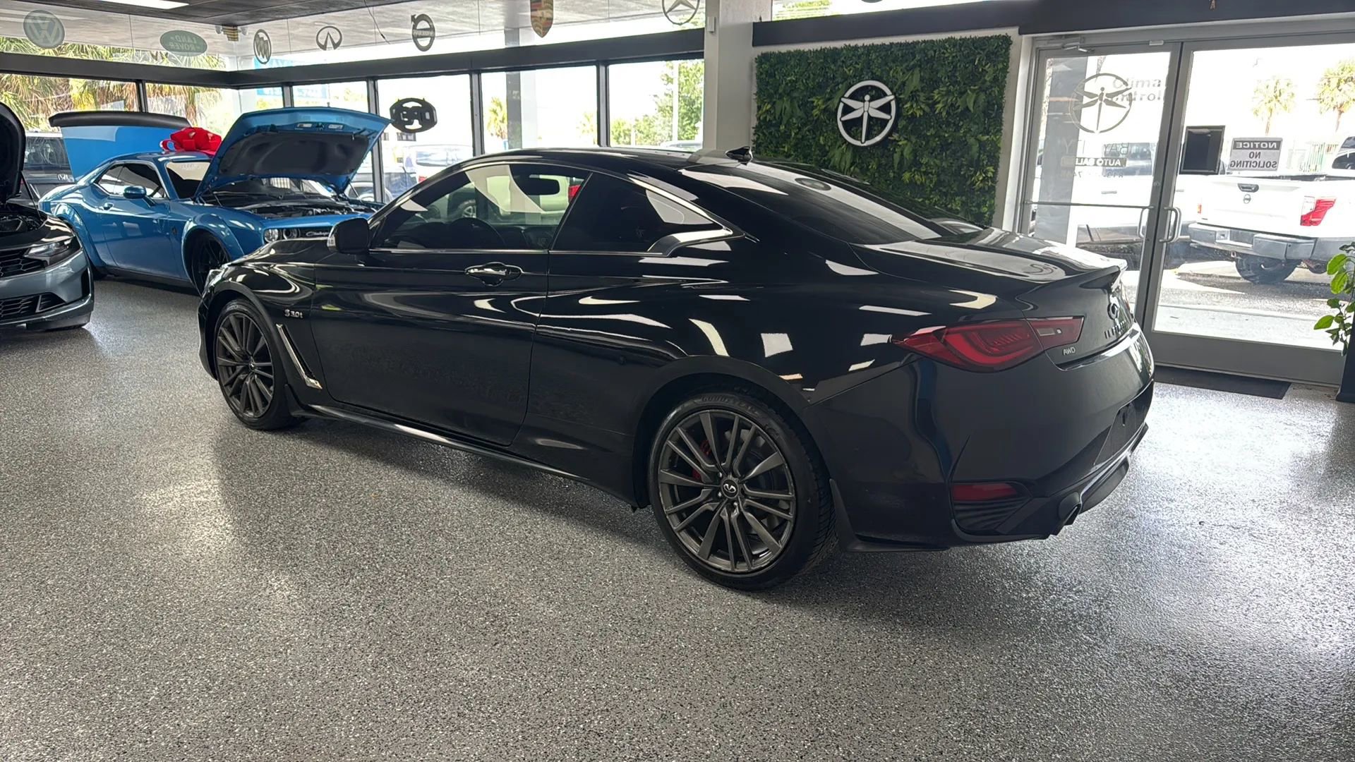 Used 2017 INFINITI Q60 Red Sport 400 AWD/4WD image 2