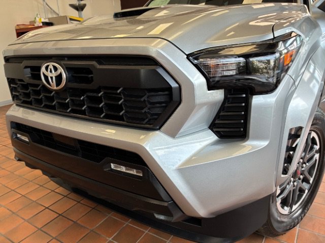Used 2024 Toyota Tacoma TRD Sport AWD/4WD image 9
