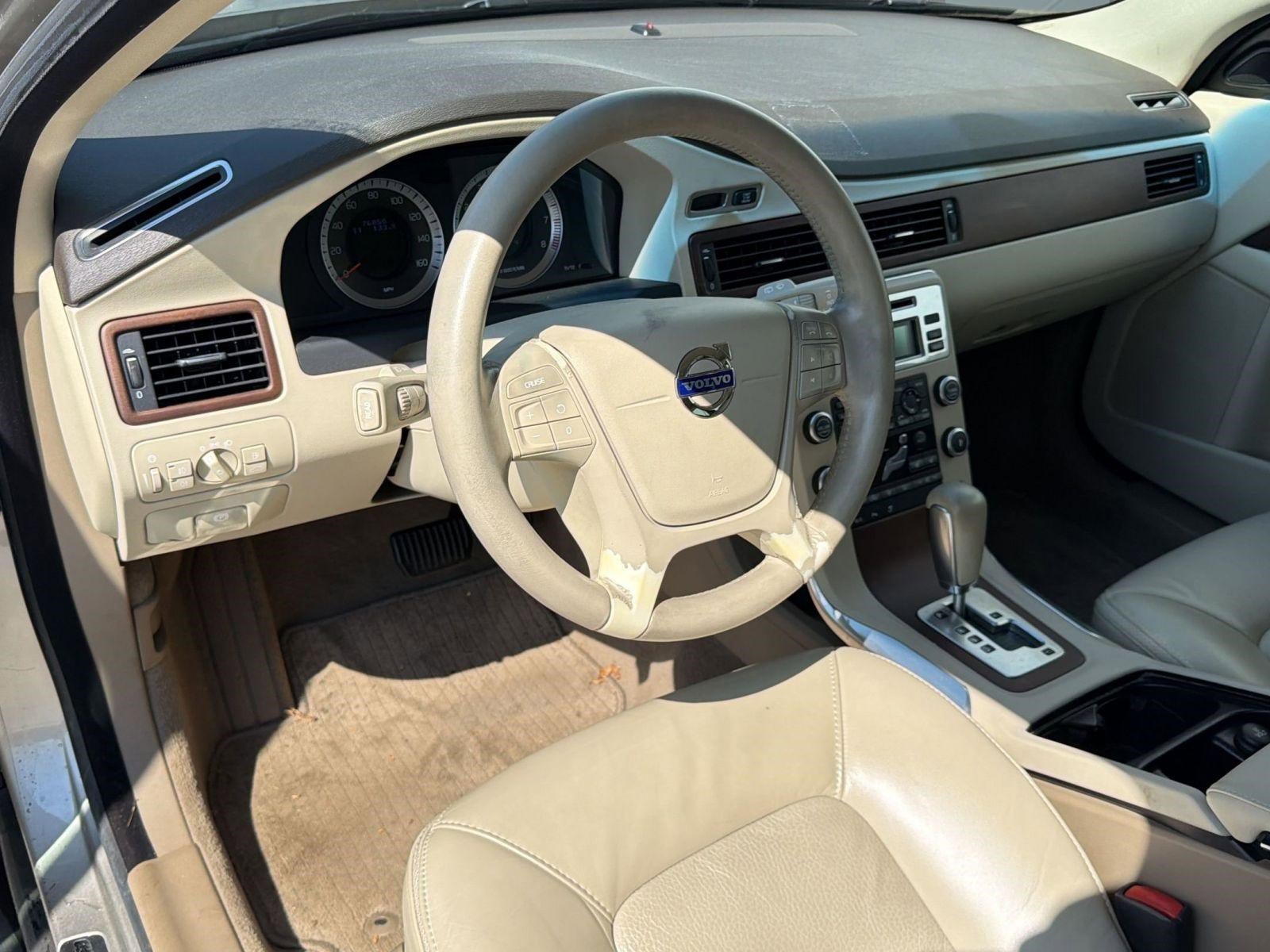 Used 2011 Volvo XC70 3.2 image 4