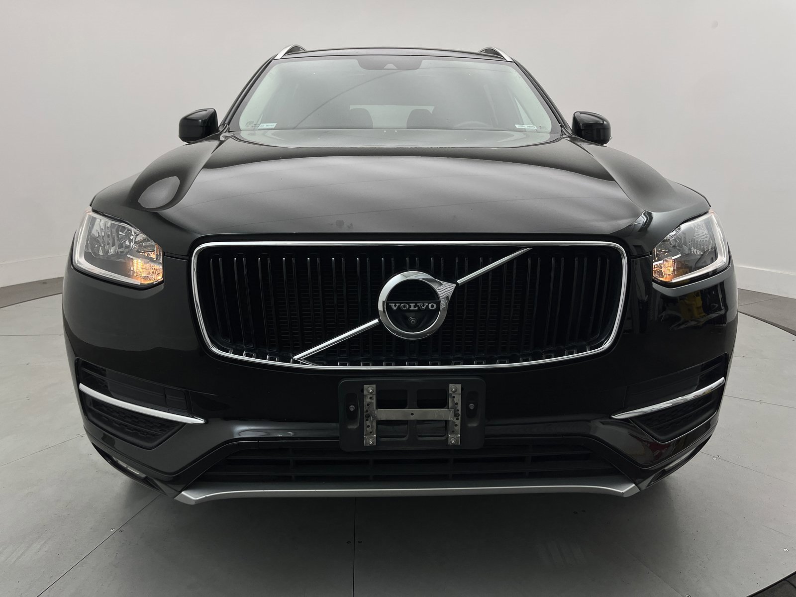 Used 2016 Volvo XC90 T6 Momentum w/ Vision Package image 2