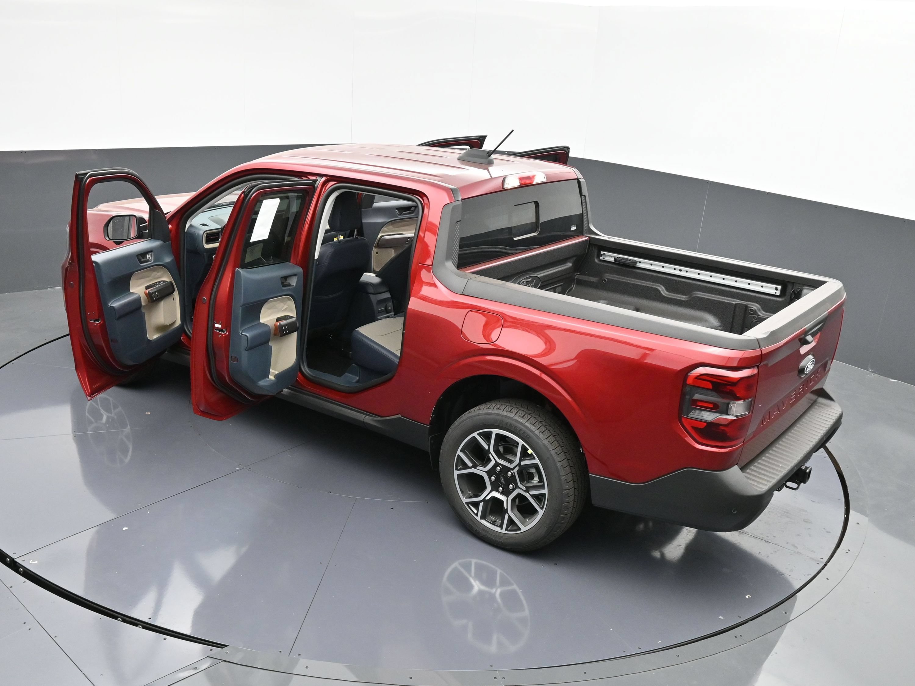 Used 2025 Ford Maverick Lariat AWD/4WD image 30