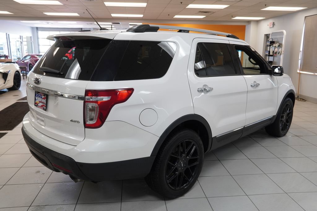 Used 2014 Ford Explorer XLT w/ Equipment Group 202A AWD/4WD image 13