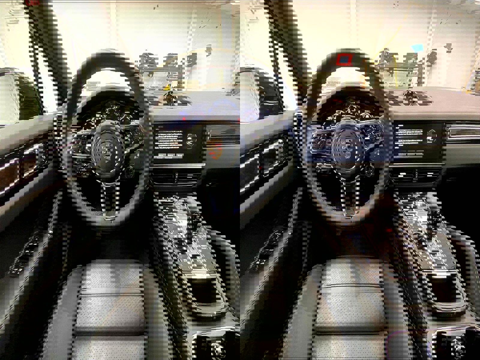 Used 2023 Porsche Cayenne Platinum Edition image 13