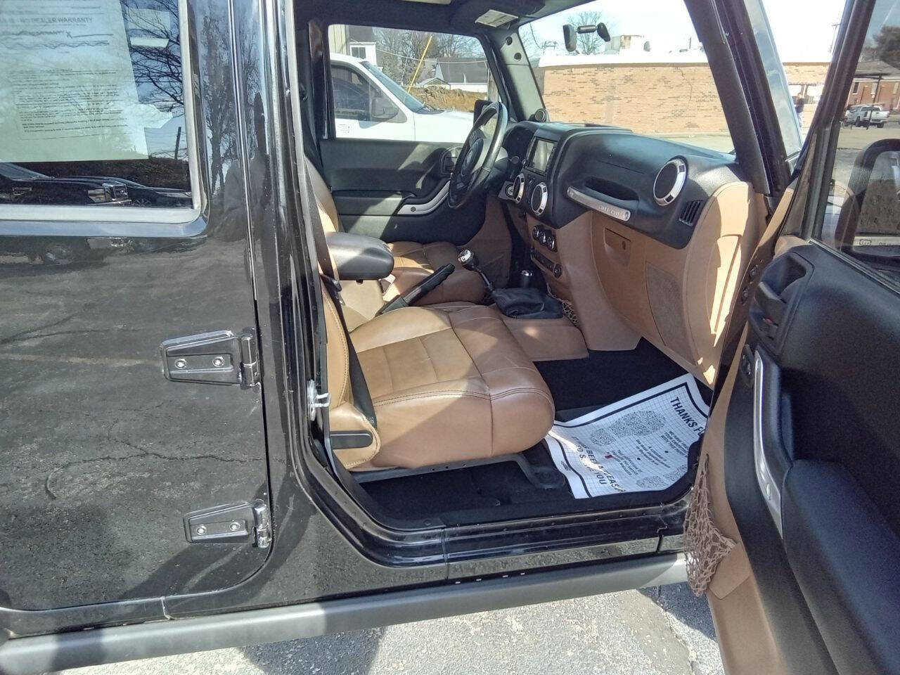 Used 2012 Jeep Wrangler Unlimited Rubicon w/ Dual Top Group AWD/4WD image 3