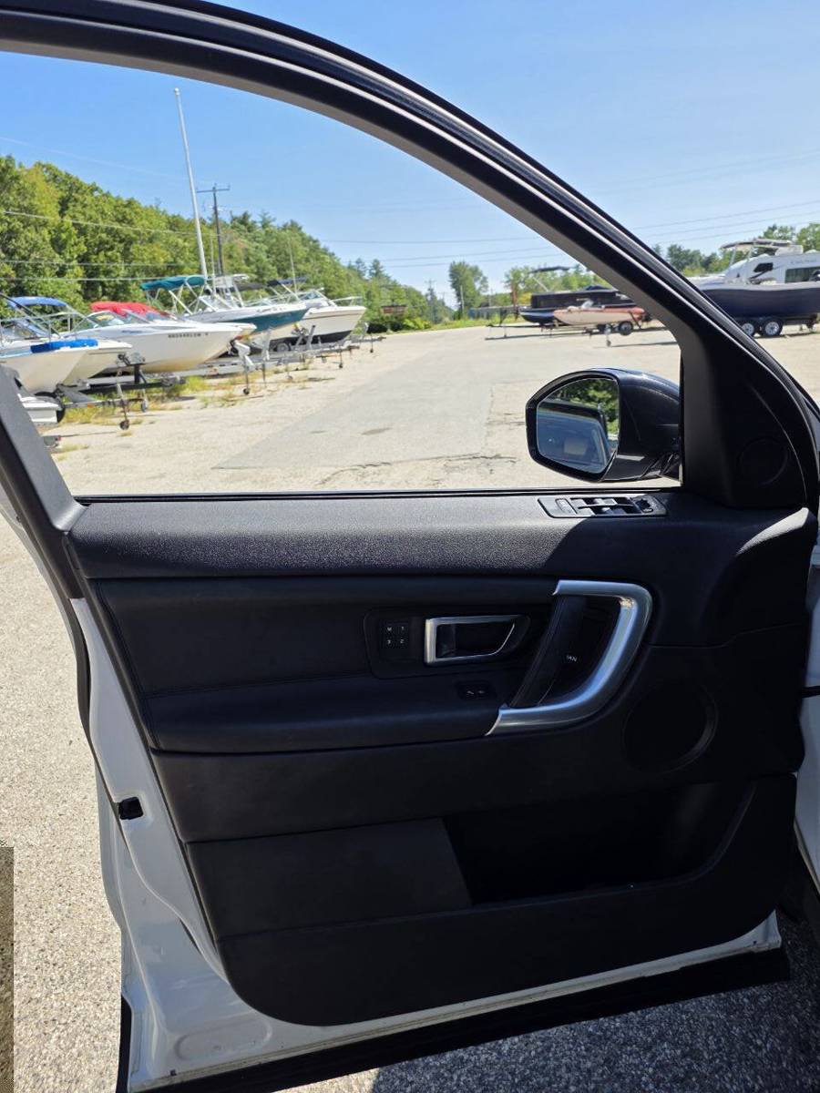 Used 2018 Land Rover Discovery Sport HSE AWD/4WD image 14