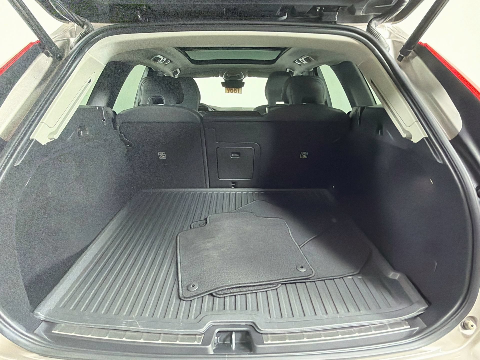 Certified 2024 Volvo XC60 B5 Plus AWD/4WD image 26