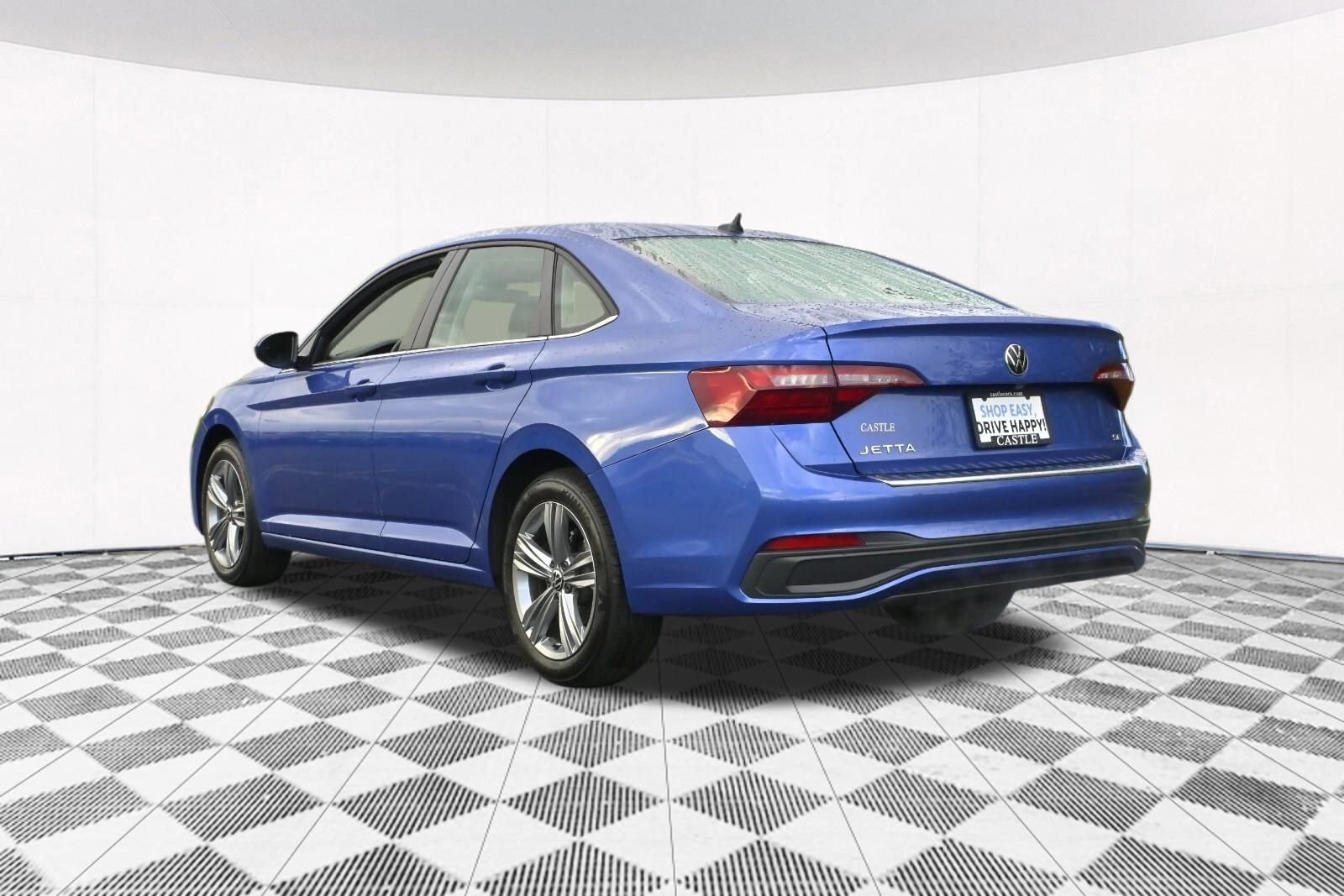 Used 2024 Volkswagen Jetta SE w/ Panoramic Sunroof Package image 12