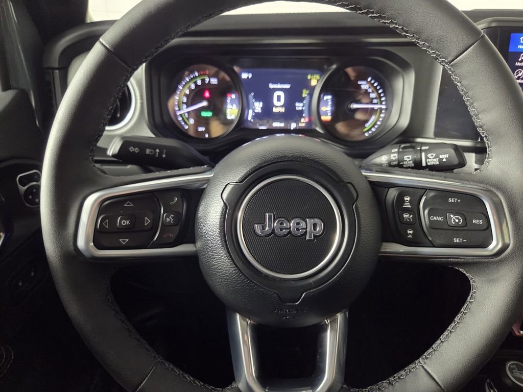 Used 2025 Jeep Wrangler Sahara w/ Safety Group image 17