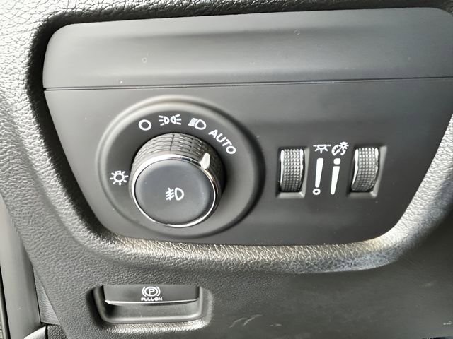 Used 2024 Jeep Grand Cherokee Limited image 36