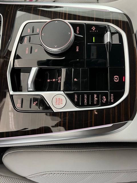 New 2026 BMW X7 xDrive40i w/ Premium Package AWD/4WD image 13