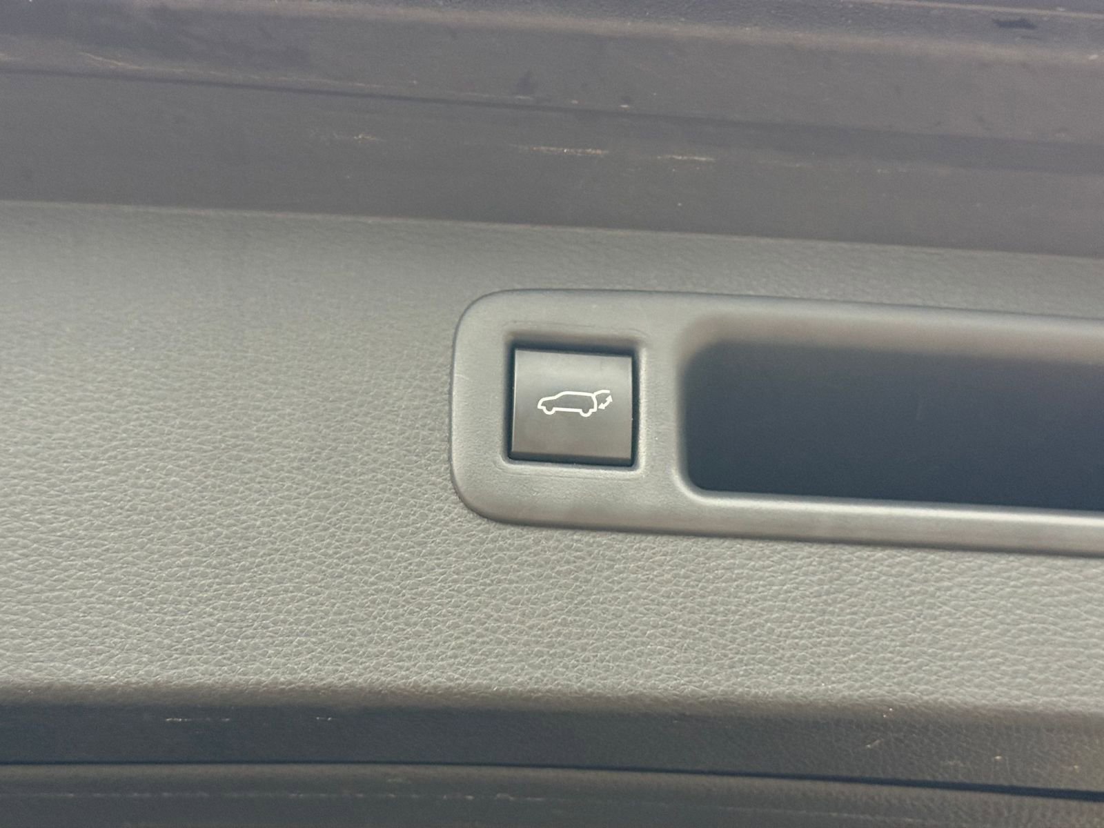 Used 2025 Toyota Highlander XSE AWD/4WD image 23