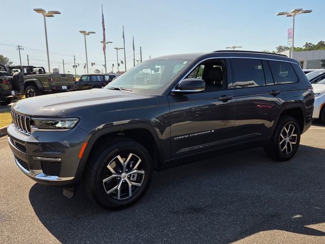 Used 2025 Jeep Grand Cherokee L Limited RWD image 3