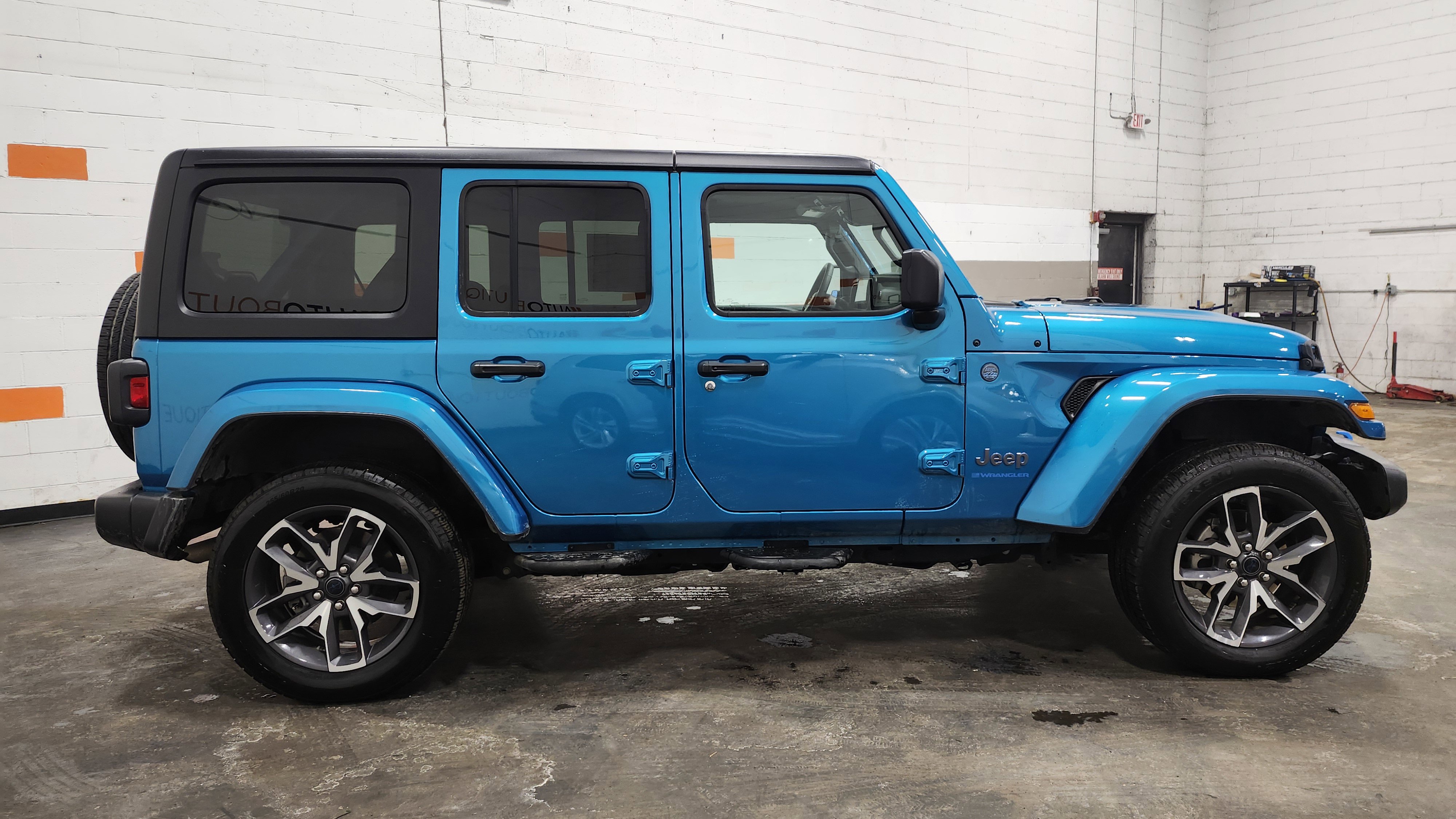Used 2024 Jeep Wrangler Sport S w/ Convenience Group image 18