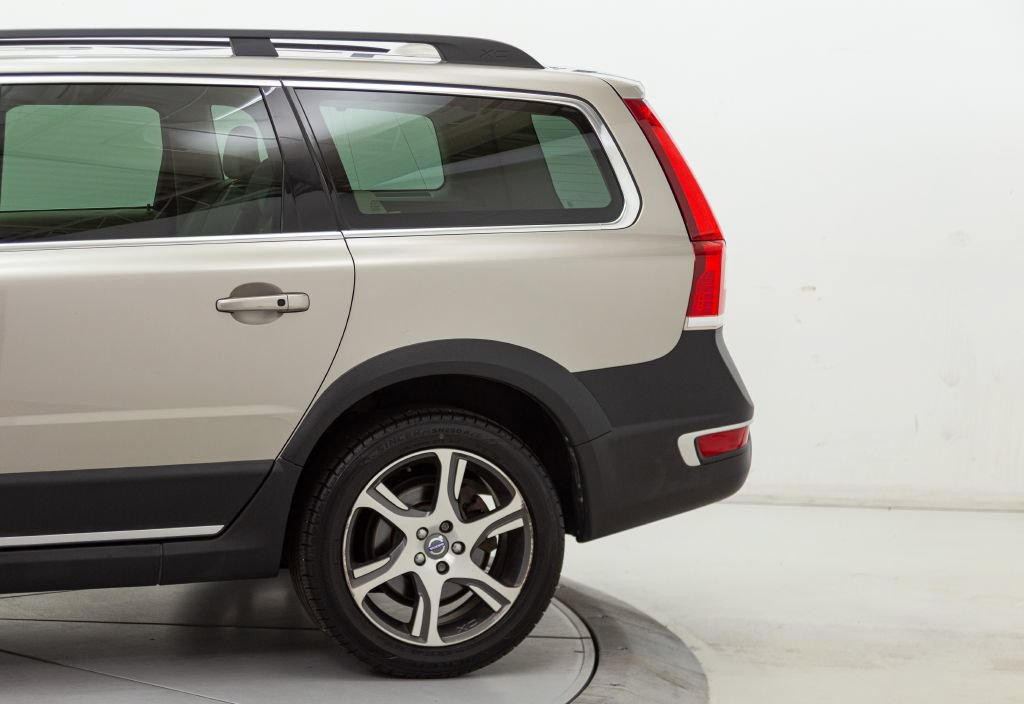 Used 2015 Volvo XC70 T6 w/ Technology Package AWD/4WD image 12