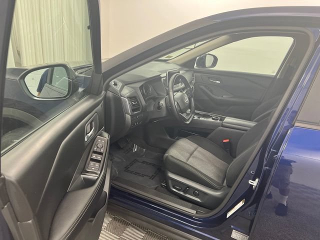 Used 2026 Nissan Rogue SV AWD/4WD image 12