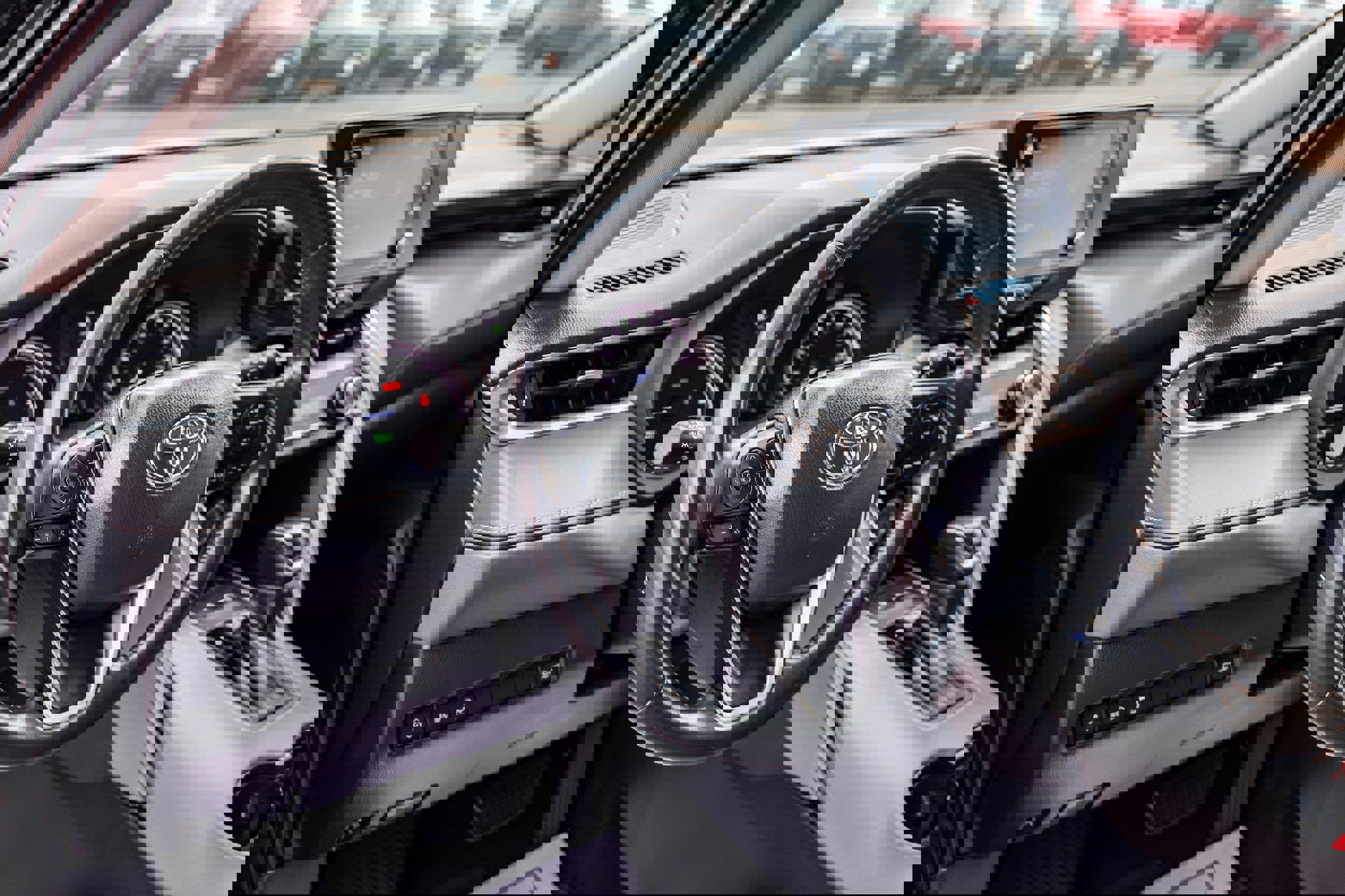 Used 2021 Toyota Venza LE image 9