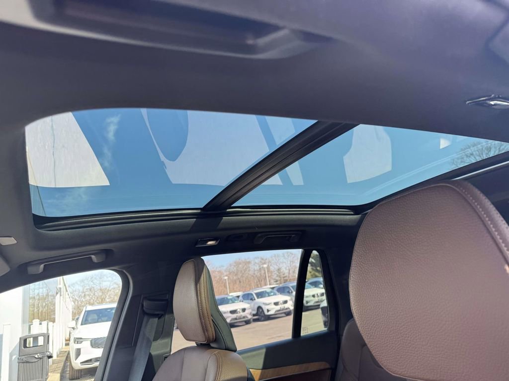Certified 2024 Volvo XC90 T8 Plus w/ Protection Package Premier image 17