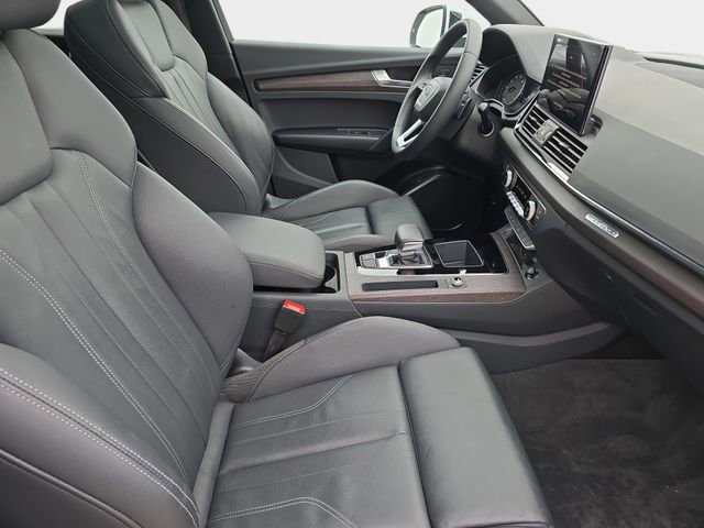 Used 2023 Audi Q5 2.0T Premium w/ Convenience Package image 12