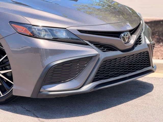 Used 2022 Toyota Camry SE FWD image 3