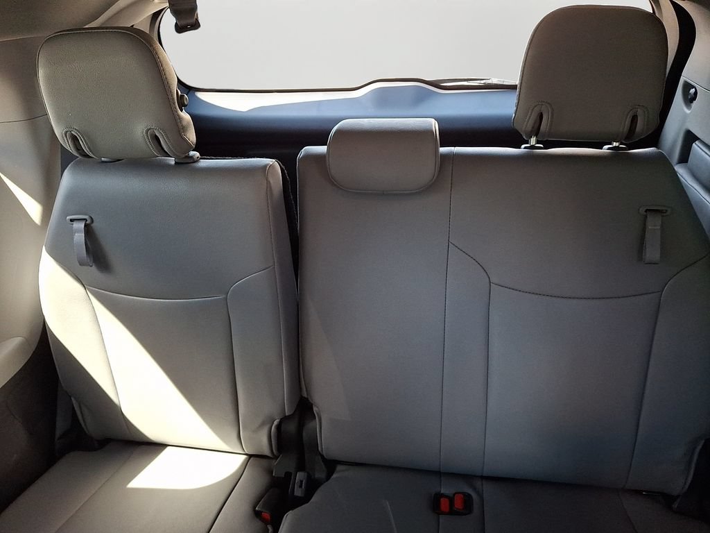 Used 2023 Toyota Sienna XLE FWD image 11