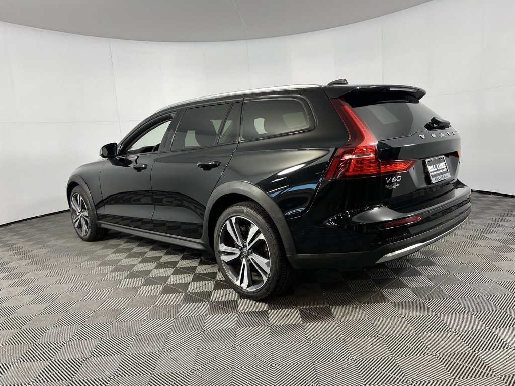 Used 2025 Volvo V60 B5 Cross Country Plus image 7