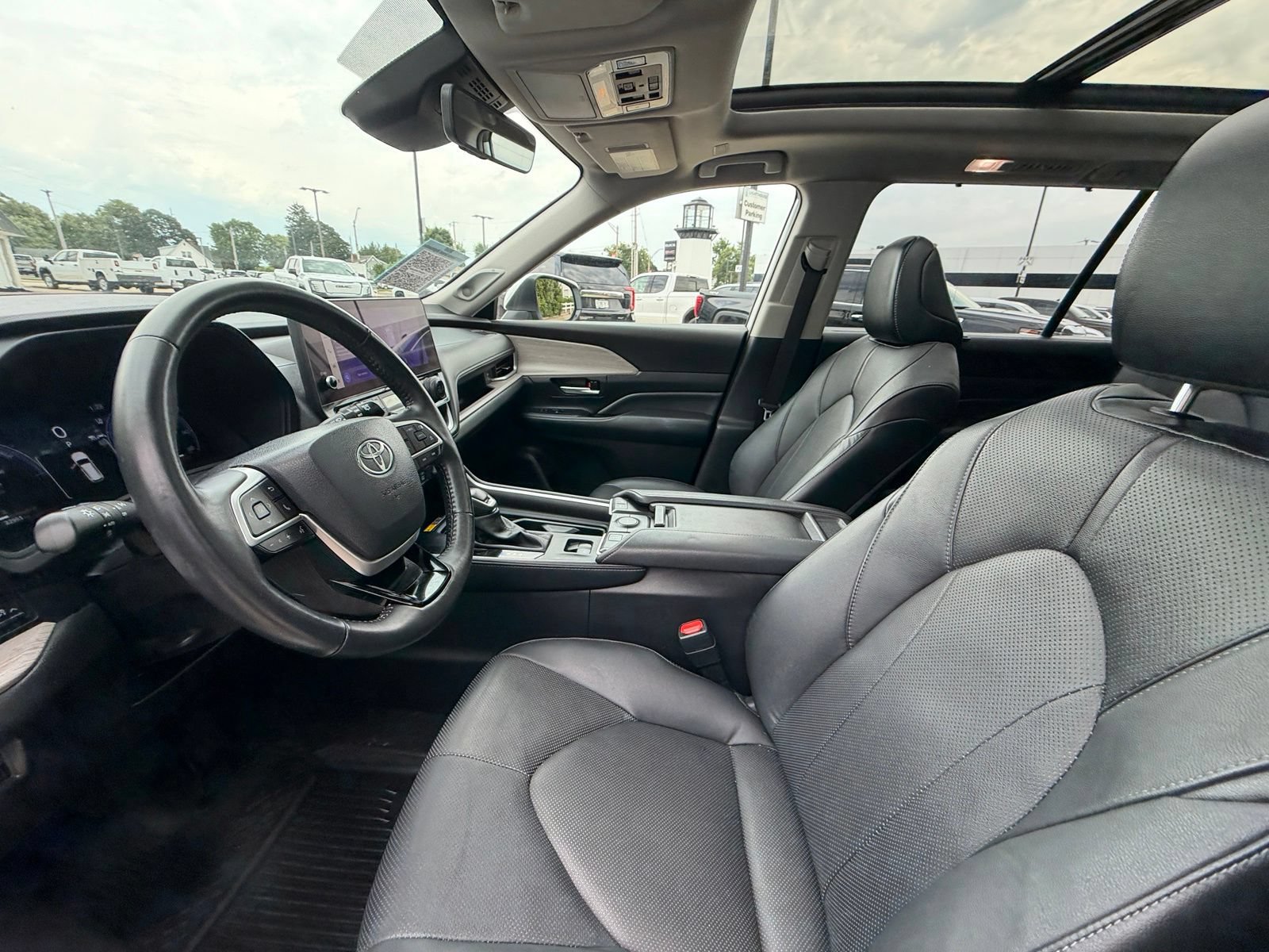 Used 2024 Toyota Grand Highlander AWD Hybrid image 4