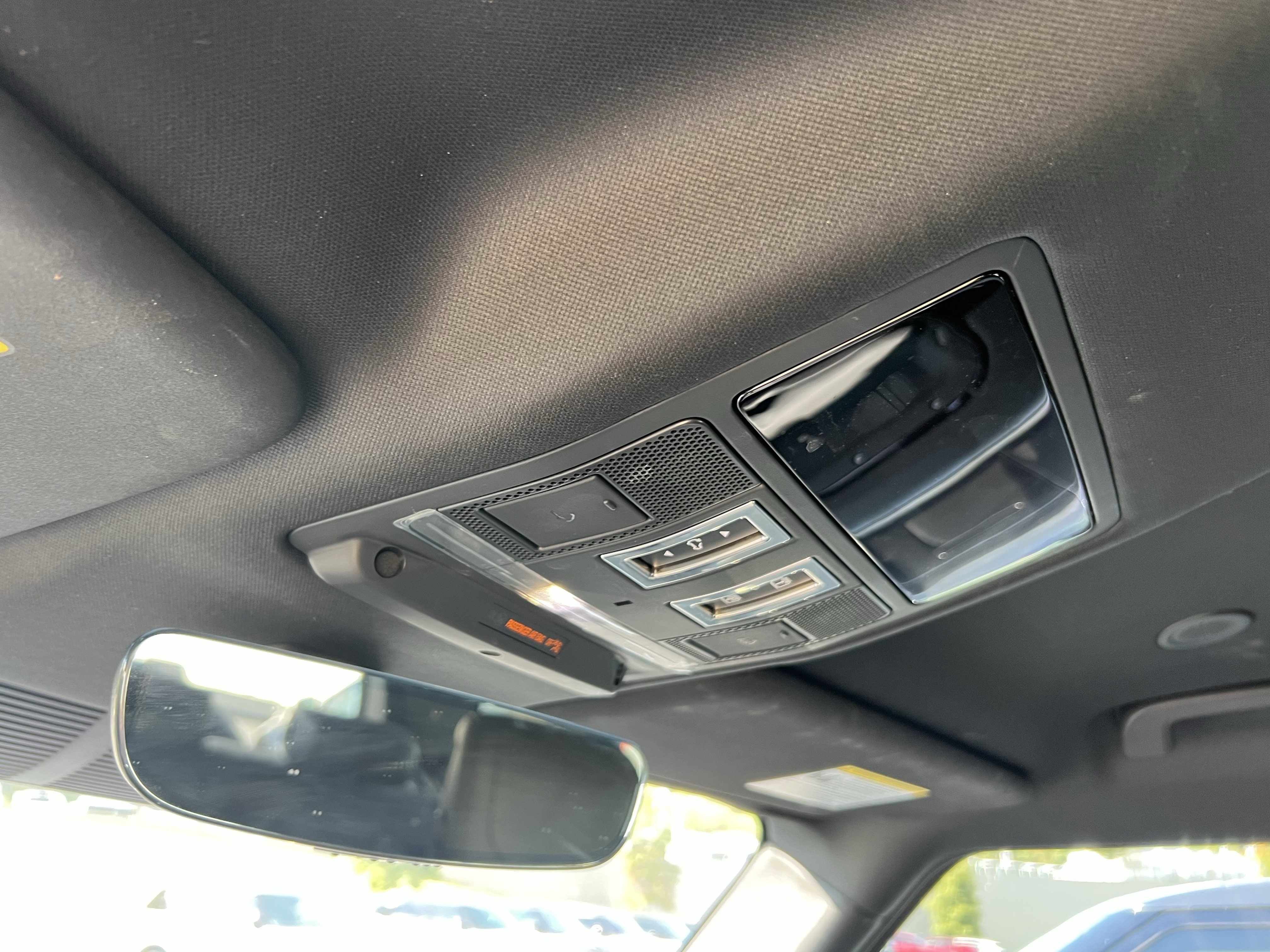 Used 2024 Land Rover Defender 90 X-Dynamic SE image 23