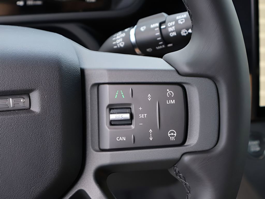 New 2026 Land Rover Defender 110 X-Dynamic SE image 31