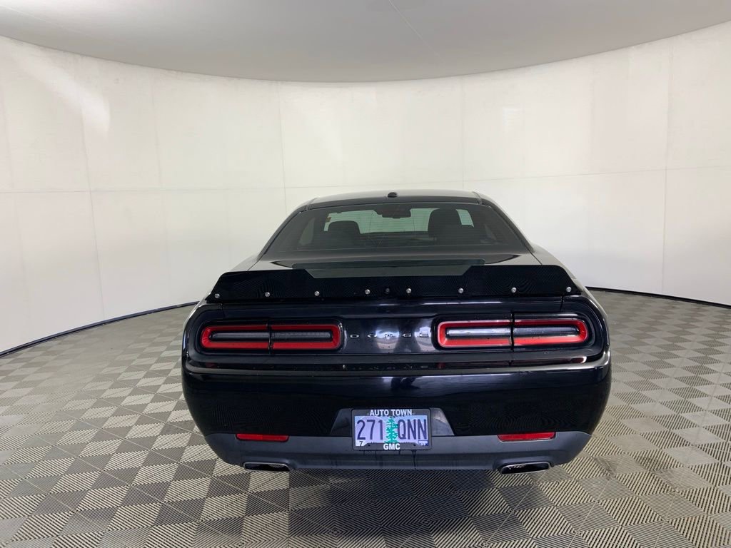 Used 2019 Dodge Challenger SXT image 9