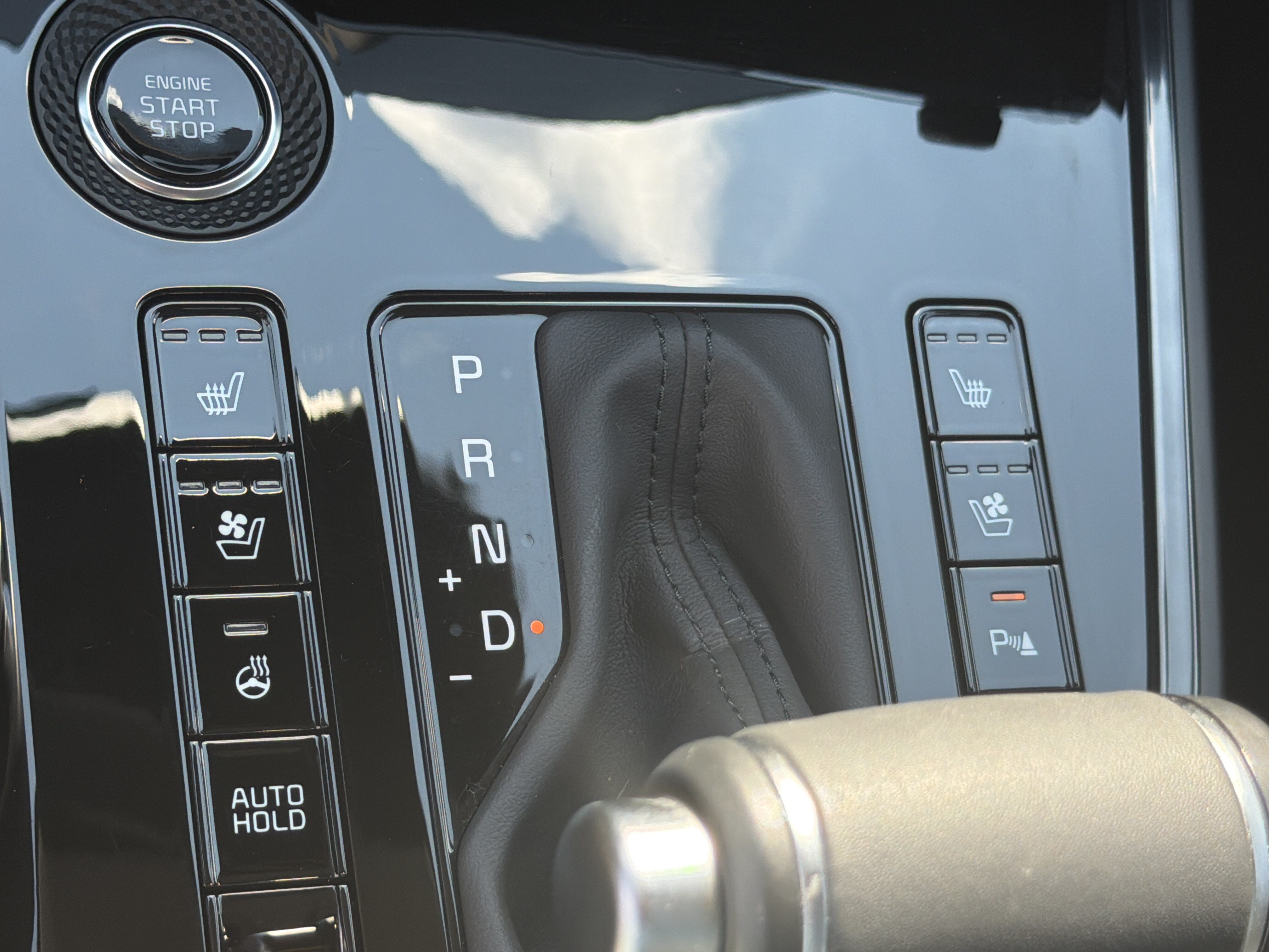 Certified 2025 Kia Niro FWD image 35