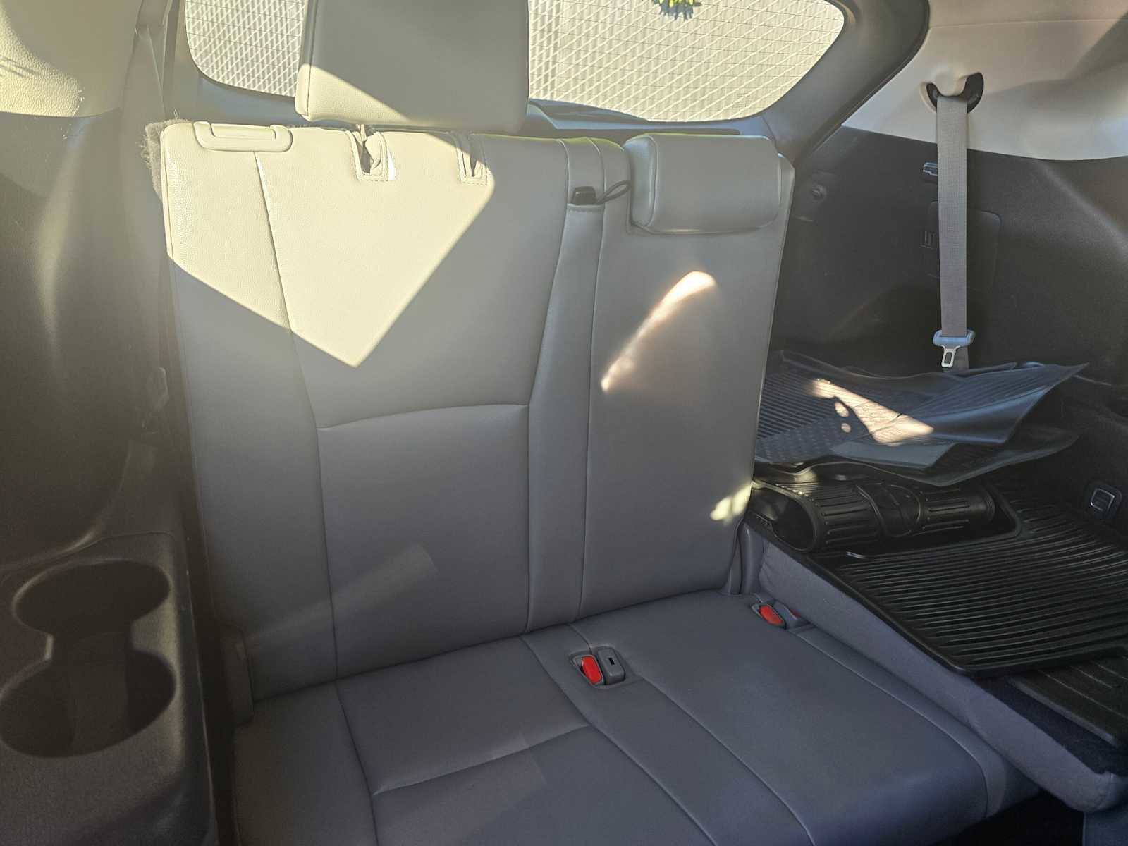 Used 2022 Toyota Highlander XLE image 16