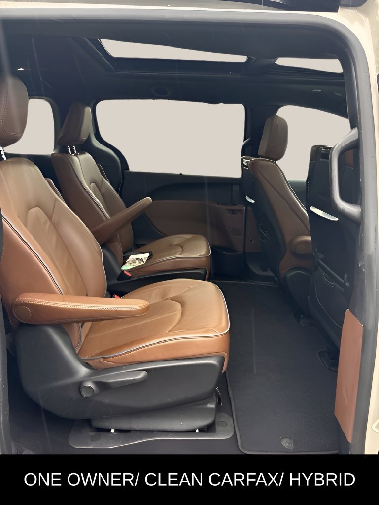 Used 2020 Chrysler Pacifica Limited w/ Advanced Safetytec Group FWD image 16